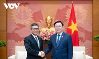 Ketua MN Vietnam, Vuong Dinh Hue Menerima Dubes Indonesia dan Dubes Iran untuk Vietnam