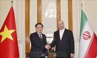 Ketua MN Vietnam, Vuong Dinh Hue dan Ketua Parlemen Iran Melakukan Konferensi Pers untuk Informasikan Hasil Pembicaraan