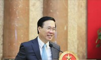 Presiden Vietnam, Vo Van Thuong Bertemu dengan Wakil Dana Beasiswa Vu A Dinh dan Klub Demi Hoang Sa, Truong Sa yang Tercinta
