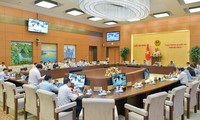 Komite Tetap MN Vietnam Memberikan Pendapat terhadap Laporan Sosial-Ekonomi