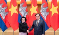 Ketua MN Vietnam, Vuong Dinh Hue Lakukan Pembicaraan dengan Ketua Parlemen Kamboja