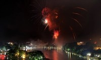 Hanoi Selenggarakan Pesta Kembang Api di 30 Lokasi pada Malam Alih Tahun Baru Imlek