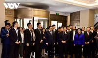 Ketua MN Vuong Dinh Hue Kunjungi Pusat Konsultasi Legislatif di Hong Qiao, Kota Shanghai