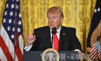 US President to delay revamped immigration order until next week 