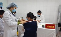Volunteers receive second shot of local COVID-19 vaccine 