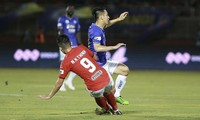Vietnam midfield star Dung fractures shin in club match, out for a year at least