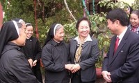 Вице-президент СРВ посетила католический приход Кимшон в связи с Рождеством