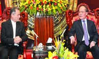 Спикер вьетнамского парламента принял посла Ирана