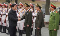 Президент СРВ провел рабочую встречу с Командованием мобильной полиции страны