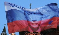 Россияне вышли на улицы, чтобы отпраздновать результаты президентских выборов