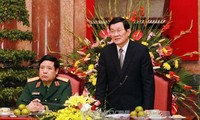 Рабочая встреча президента Чыонг Тан Шанга с министерством обороны