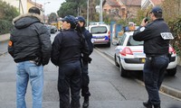 Французская полиция стремится взять подозреваемого в убийствах живым