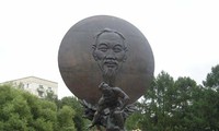 Научный симпозиум по историческим ценностям  памятников президенту Хо Ши Мину