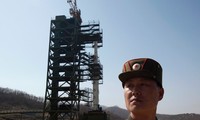 Северокорейскую ракету готовят к запуску