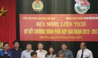 Подписание программы координации работы между Конфедерацией труда Вьетнама и...