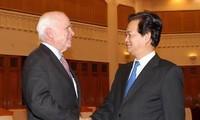 Джон Маккейн выразил пожелание активизировать сотрудничество с Вьетнамом