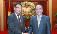 Председатель Национального собрания Вьетнама принял послов Таиланда и Индонезии
