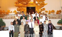 Премьер-министр СРВ Ву Ван Нинь принял делегацию ветеранов войны,...