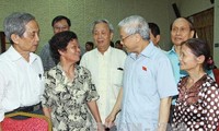 Нгуен Фу Чонг встретился с избирателями ханойских районов Бадинь и Хоанкием