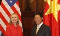 Американские СМИ пишут о визите во Вьетнам госсекретаря США Хиллари Клинтон