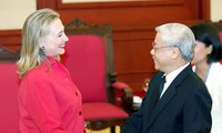 Нгуен Фу Чонг приветствовал визит Хиллари Клинтон во Вьетнам
