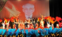 Отмечается столетие со дня рождения председателя Госсовета Вьетнама Во Чи Конга