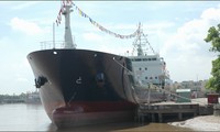 Церемония передачи крупнейшего в Юго-Восточной Азии судна для перевозки асфальта