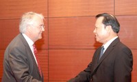 Вице-премьер СРВ Ву Ван Нинь принял председателя Корпорации KPMG