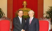 Генеральный секретарь ЦК КПВ Нгуен Фу Чонг принял вице-премьера Лаоса