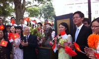 Нгуен Фу Чонг находится в Сингапуре с официальным визитом