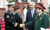 Министр обороны Вьетнама Фунг Куанг Тхань принял своего украинского коллегу