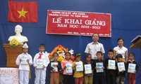Церемония вручения стипендии детям малоимущих семей провинии Иенбай