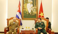 Министр обороны Фунг Куанг Тхань принял замминистра Вооруженных сил Кубы