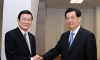 Вьетнамские руководители направили поздравления китайским руководителям по...