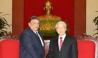 Нгуен Фу Чонг принял делегацию Компартии и правительства Кубы