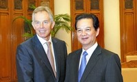 Нгуен Тан Зунг принял бывшего британского премьера Тони Блэра