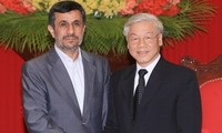 Руководители Вьетнама приняли президента Ирана