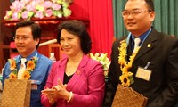 Вице-спикер парламента Нгуен Тхи Ким Нган встретилась с молодыми изобретателями