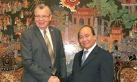 Вице-премьер СРВ Нгуен Суан Фук принял заместителя генерального секретаря ООН