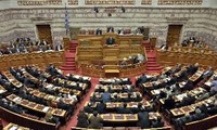 Парламент Греции выполнил важные условия, чтобы получить следующий транш кредита