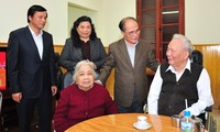 Нгуен Шинь Хунг поздравил бывших руководителей Партии и Государства с Тэтом