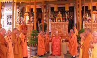 В провинции Тхыатхиен-Хюэ прошла церемония молитвы о мире страны и народа