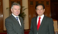 Премьер-министр Нгуен Тан Зунг принял верховного комиссара ЕС по торговле