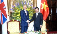 Глава МИД Вьетнама принял экс-премьера Великобритании Тони Блэра