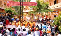 Жители-кхмеры встречают традиционный новогодний праздник «Chol Chnаm Thmay»