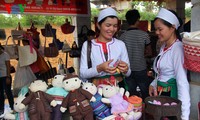 Оживлённость на рынке товаров нацменьшинств в Ханое