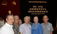 Генсек ЦК КПВ Нгуен Фу Чонг встретился с избирателями ханойских районов Хоанкием и Тэйхо