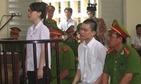 Открылся судебный процесс над двумя обвиняемыми в "пропаганде против государства Вьетнама"
