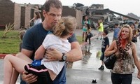 Число жертв торнадо в США пока не установлено