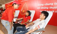 В провинциях и городах Вьетнама развертывается кампания «Добровольная сдача крови летом 2013 г.